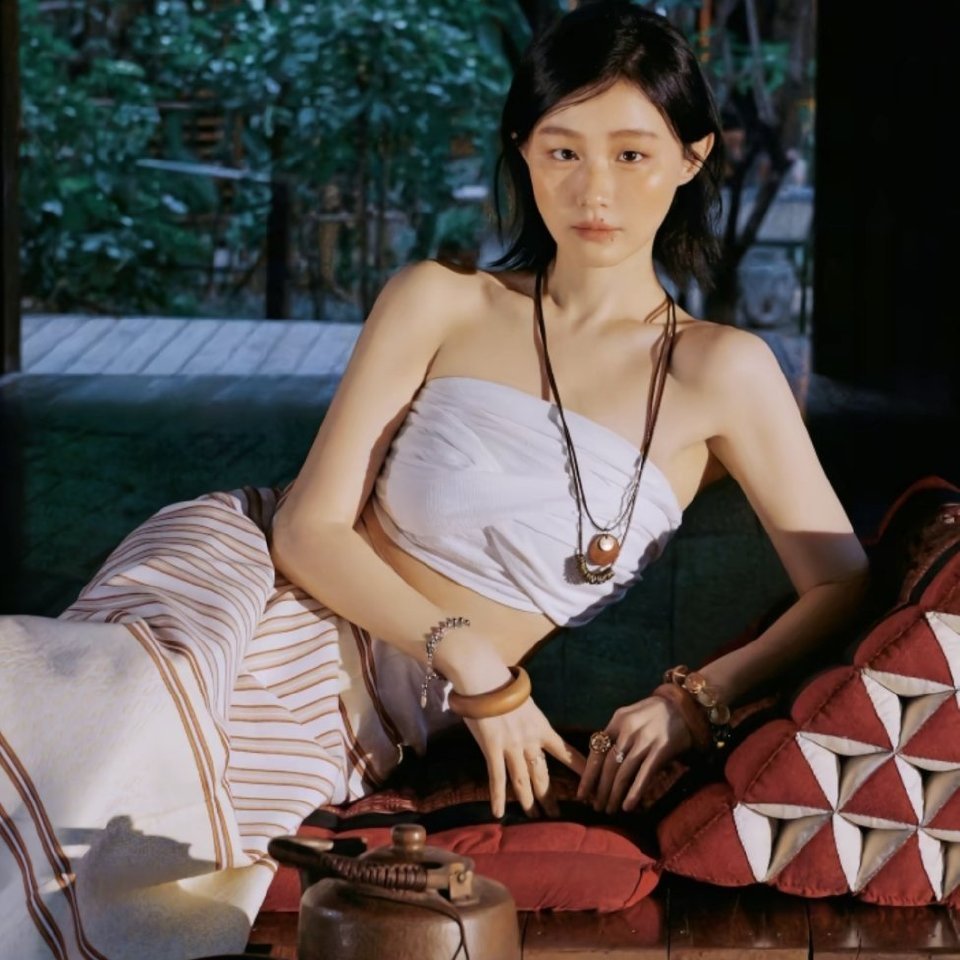不舒服学渗透到金靖新综艺了女孩子生来就有爱人的能力，金靖直言不做那种犀利锐评的人