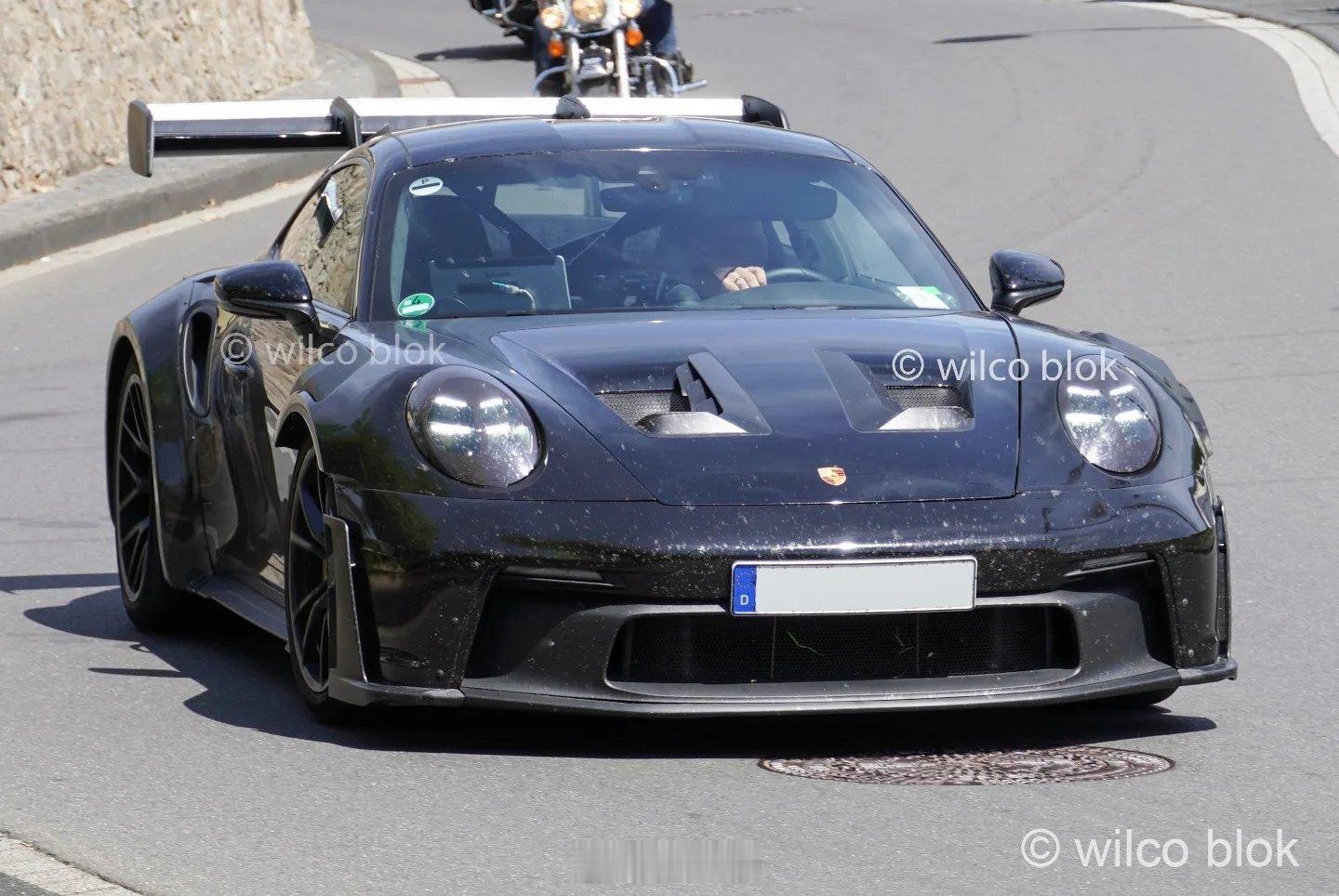 1000马力？！保时捷911 992.2 GT2 RS近摄轮拱外扩，空力升级，车