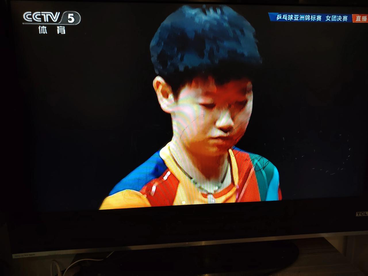 亚锦赛女团决赛，正在上演！莎莎第一个出场！对阵韩国一姐申裕斌！莎莎先下两局，第三