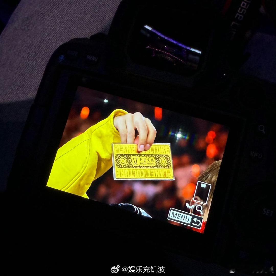 张杰送黄金 张杰未live巡回演唱会 张杰成都新春演唱会诚意爆棚！年夜饭全包宴请