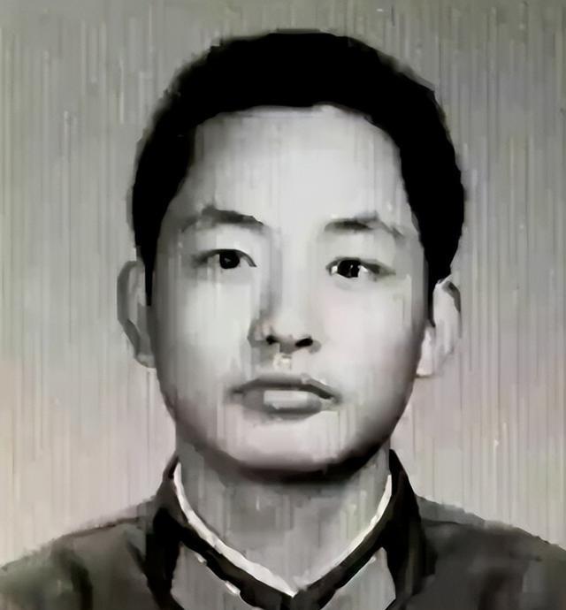 1984年，一名我军排长在山中巡逻时，突然发现三名解放军战士向他靠近，并向他打招