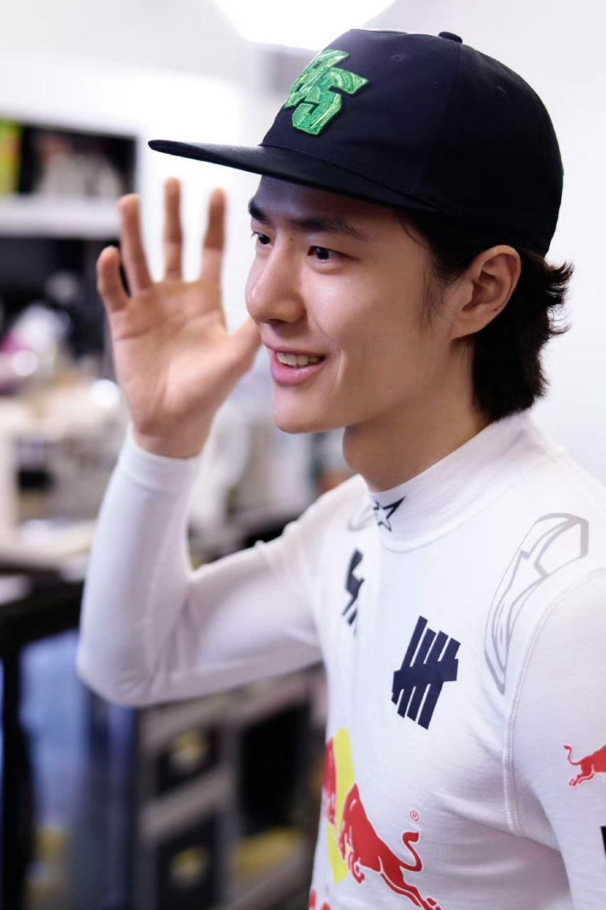 王一博比赛日赛道见王一博85车组发车在即~ 王一博85车组发车在即！ 