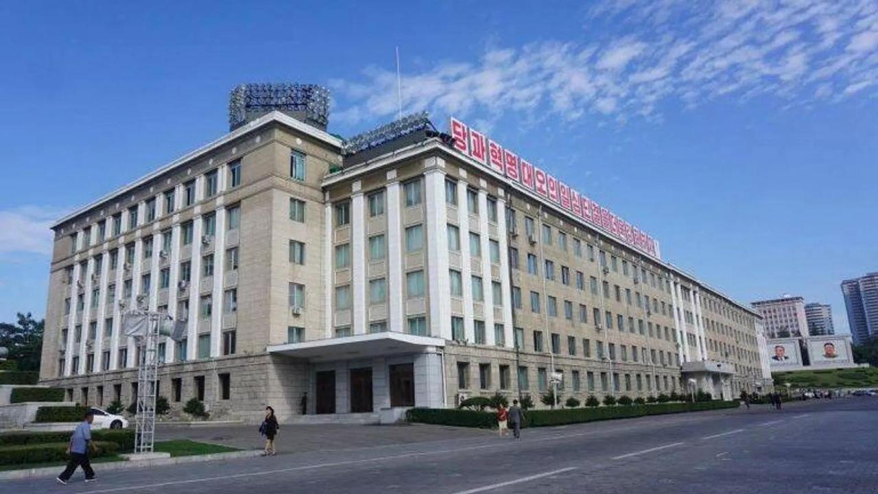 双线施压红线被踩！
美国军售搭配人权经费，朝鲜放出强力回应警告。
 
据朝中社8
