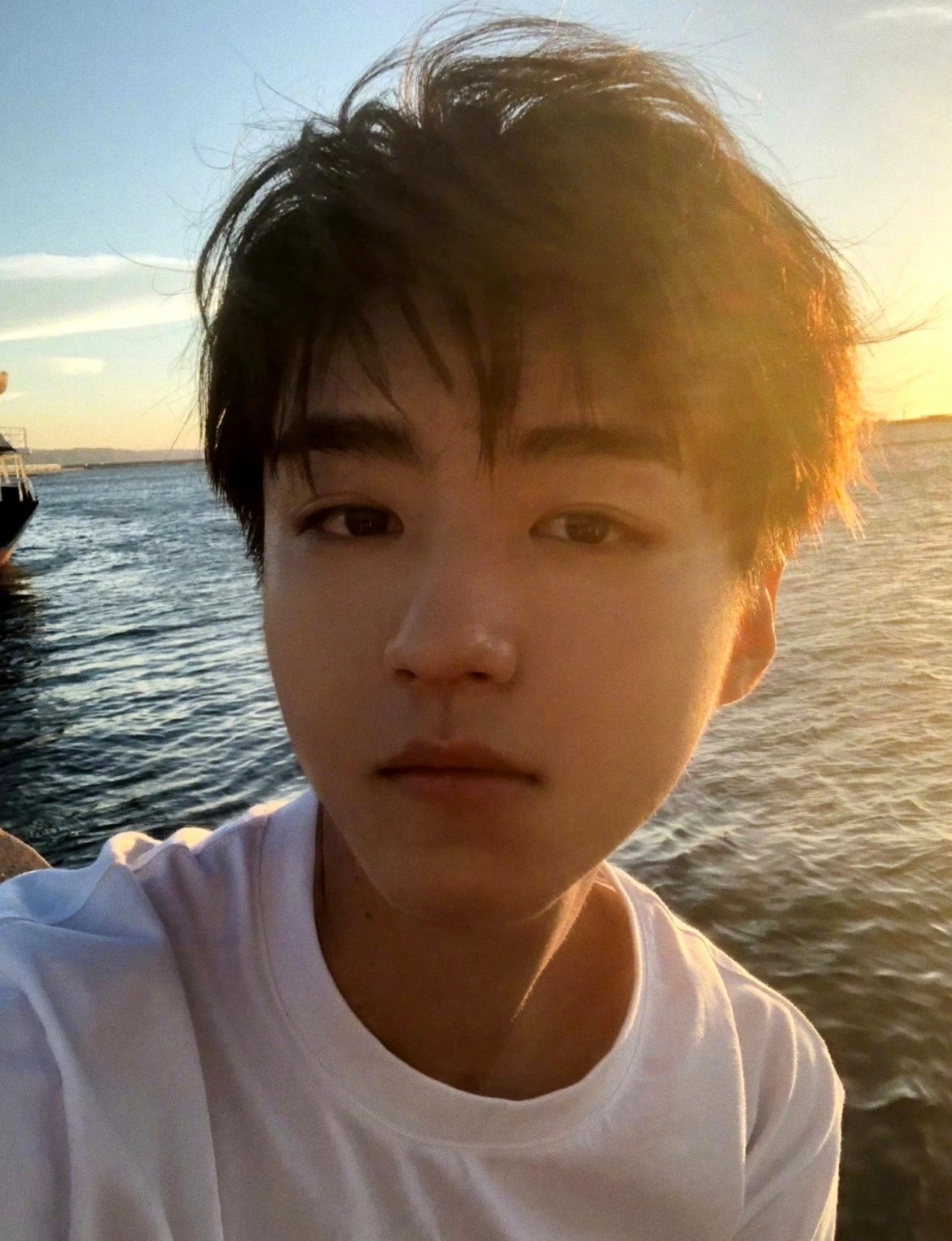 刘大锤聊王俊凯感情状况我觉得他现在不管谈不谈都无所谓吧，也老大不小了，已经不是刚