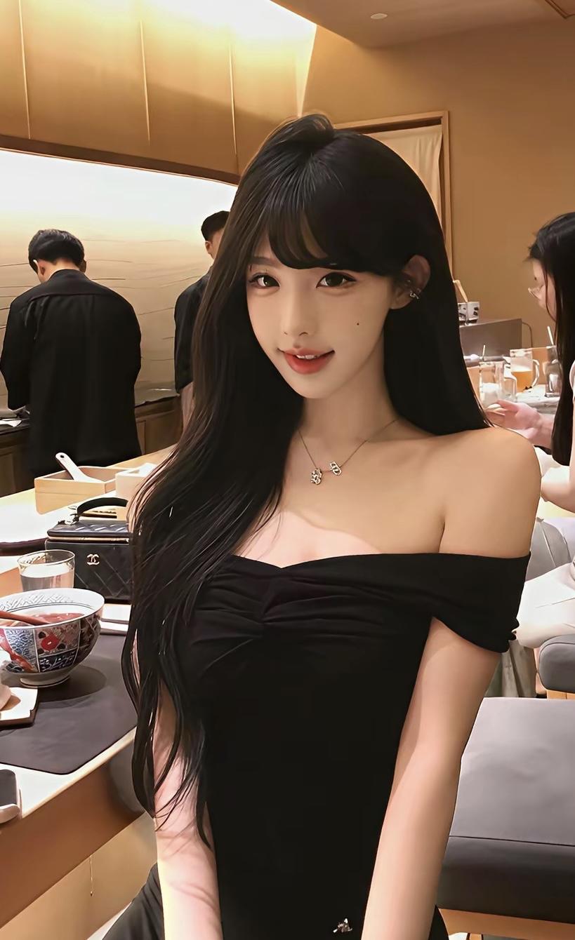 你心中的美女啥模样漂亮女孩，长相漂亮、身材比例好。
