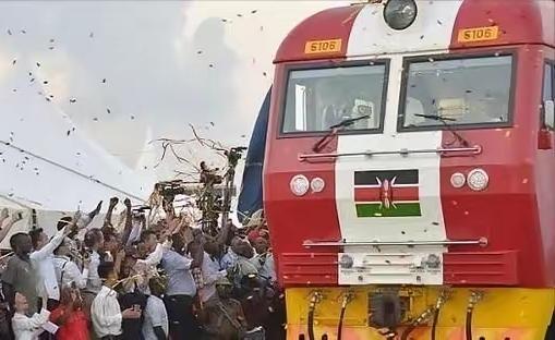 2017年，中国拿出38亿美元，帮肯尼亚修了480公里铁路。铁路是通了，但8年过