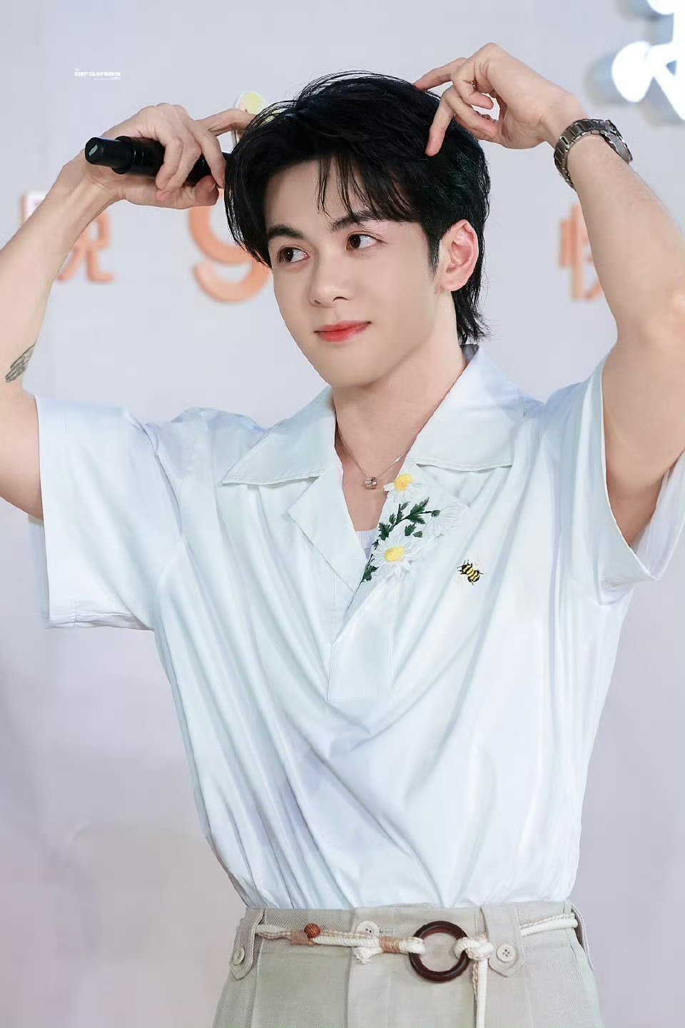 今日份男星活动扎堆[偷乐]曾舜晞上海活动、侯明昊武汉活动、李昀锐青岛活动造型图 