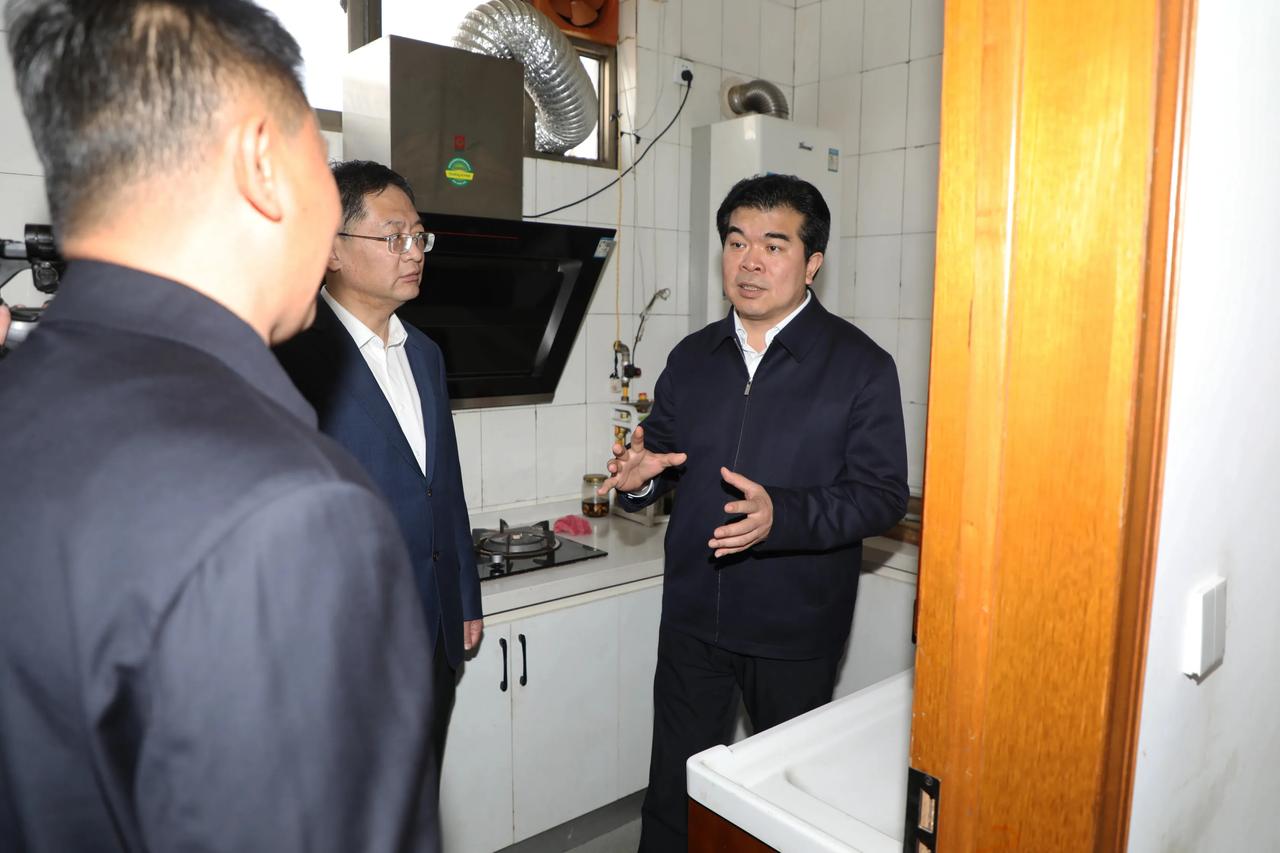 4月9日，石家庄市正定县委书记王俊红先后到曲阳桥镇胡村、西里寨村、周家庄村、韩家