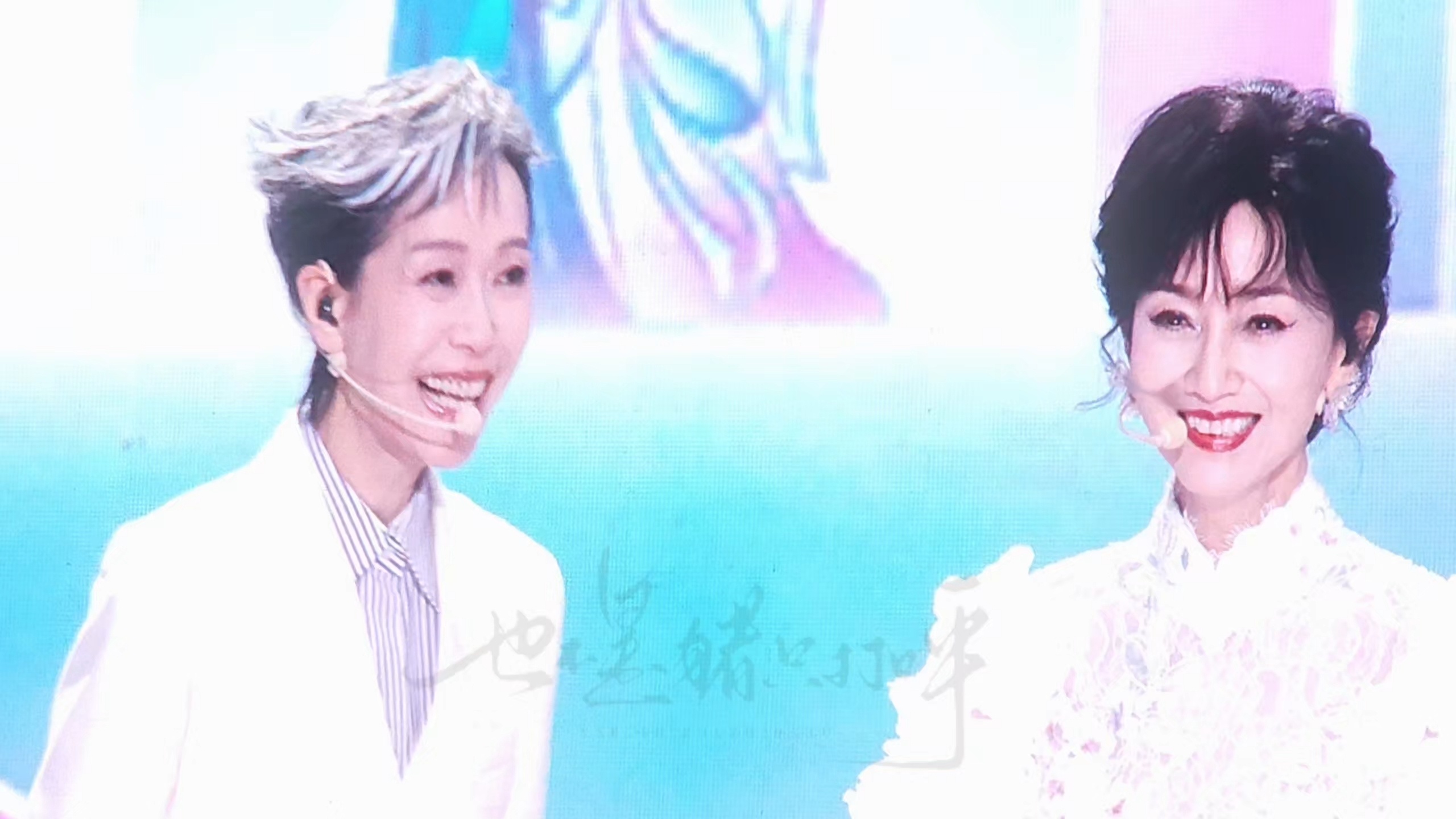 谁愿放手[音乐]越是怀念你越怕没法一起。 