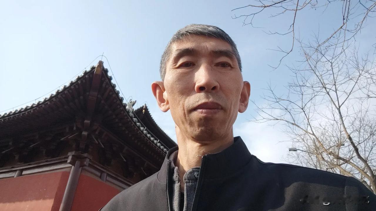 自打退休以后，就发挥自己的专长。搞起了短视频拍摄制作。
在拍摄制作短视频之前，我