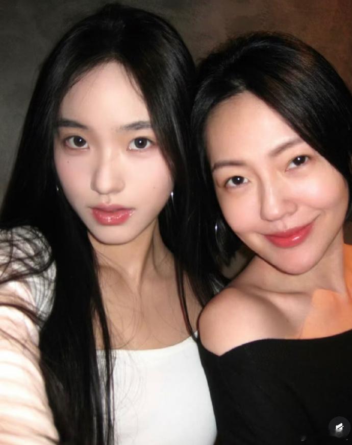 小s二女儿，感觉突然就变得好漂亮，之前明明看着很普通的小孩样子  