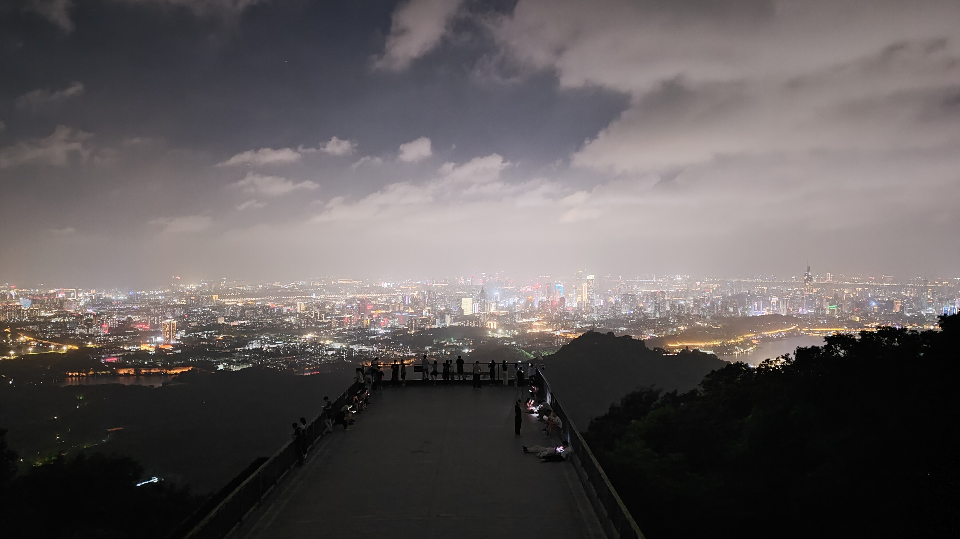 趁着台风来之前冲一次紫金山 