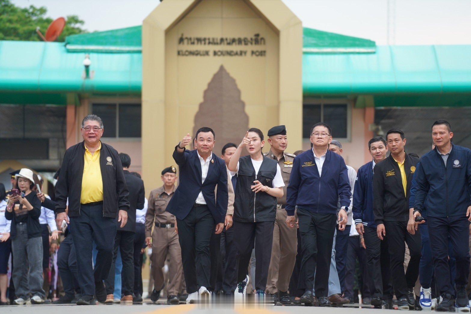 🇹🇭泰国总理佩通坦今天下午在泰国东部接壤柬埔寨边境的沙缴府考察，要求泰国边境