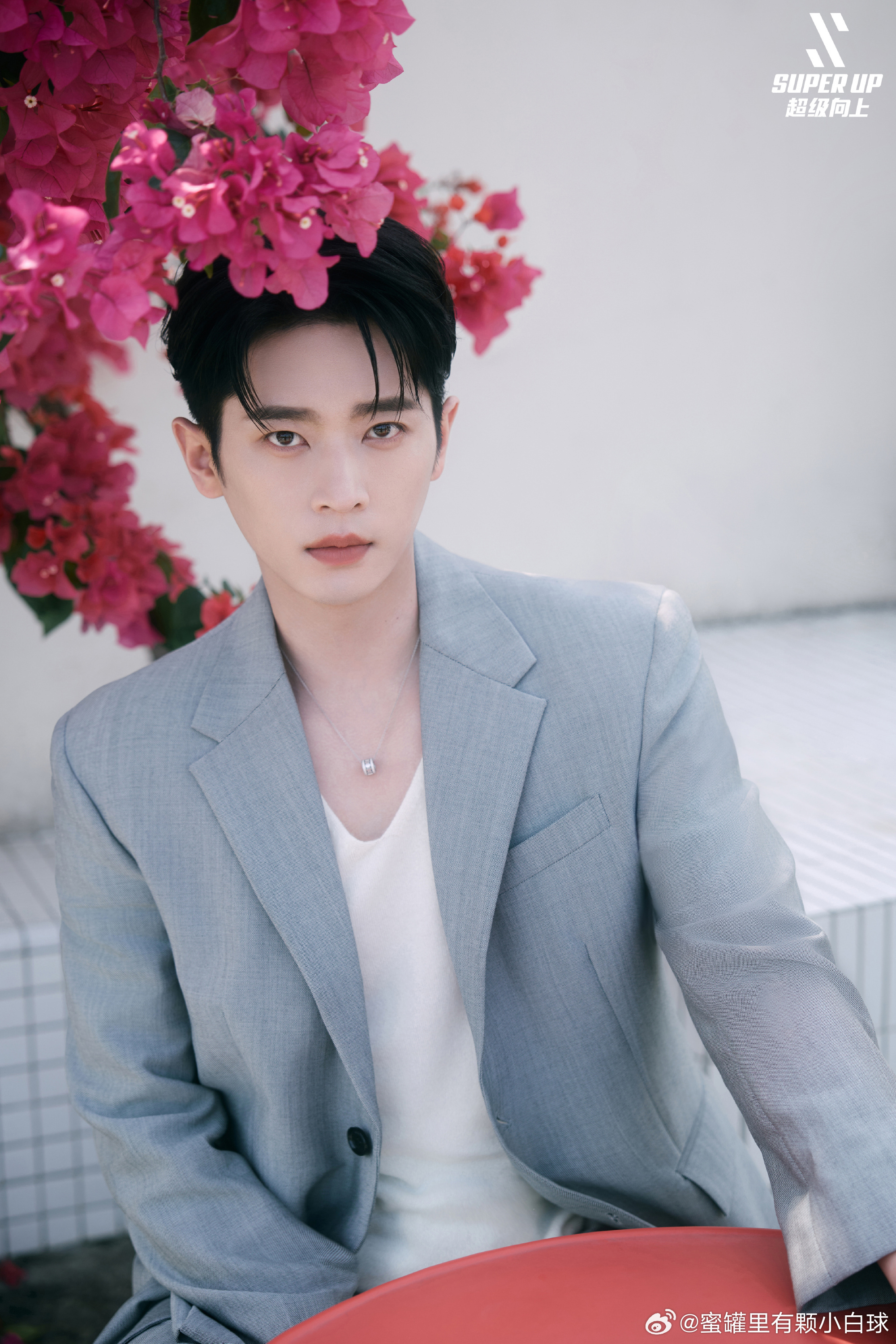 丞磊 大大方方清清爽爽的丞磊身姿挺拔、举止得体，不扭捏不刻意，清清爽爽自带光，少