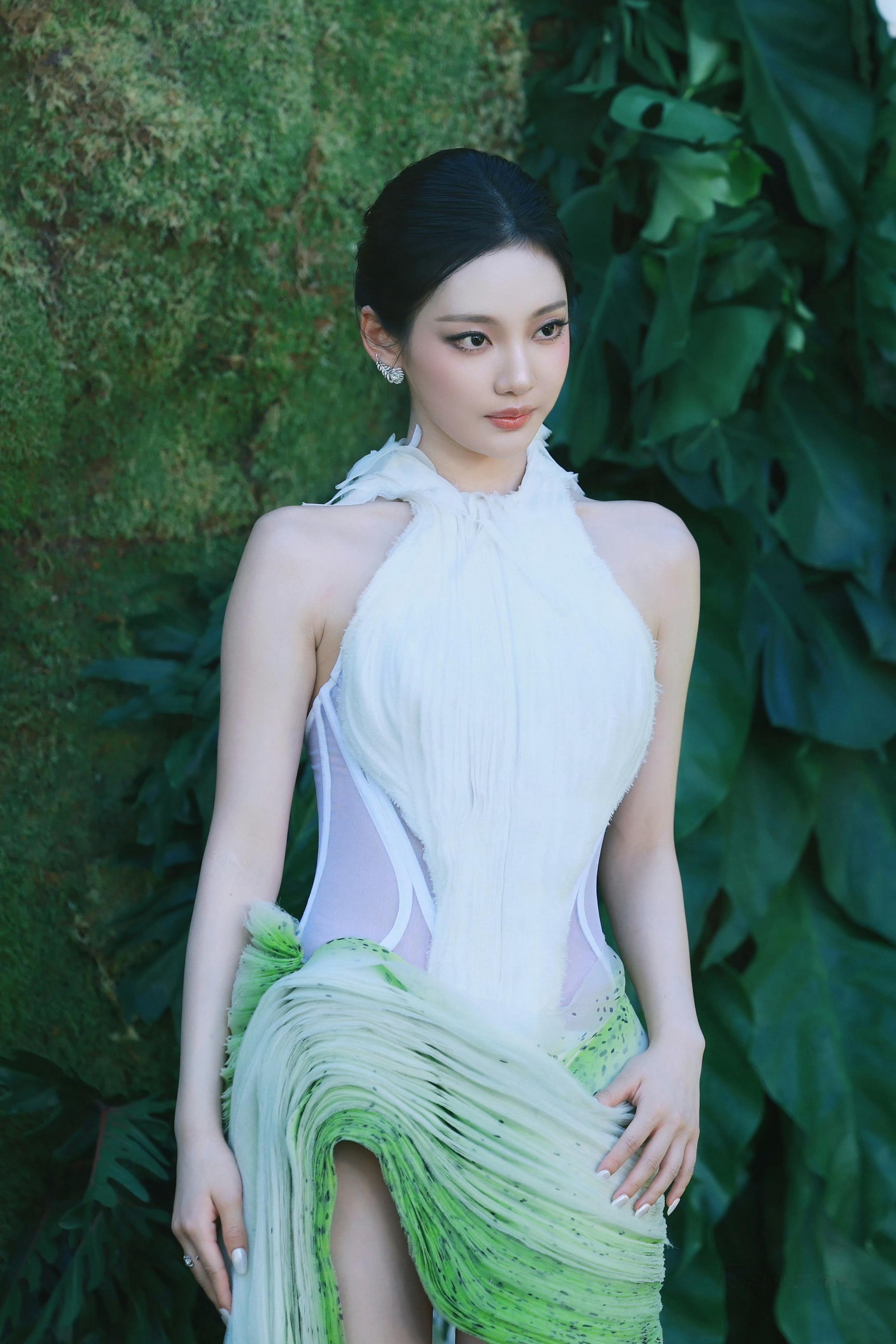 宁艺卓VOGUE海边假日 红毯二 ​​​