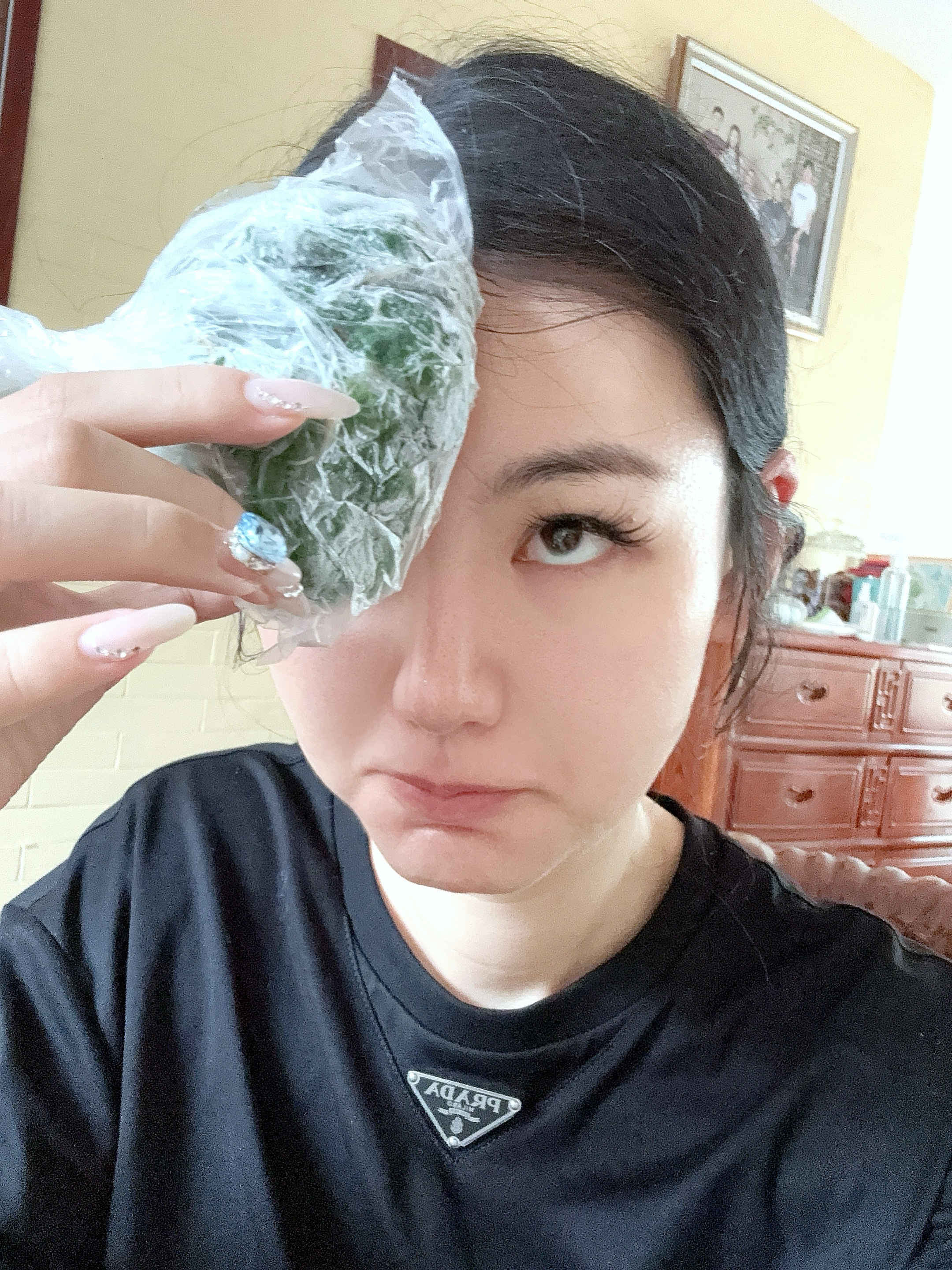 早上起来第一件事冰敷！！ 