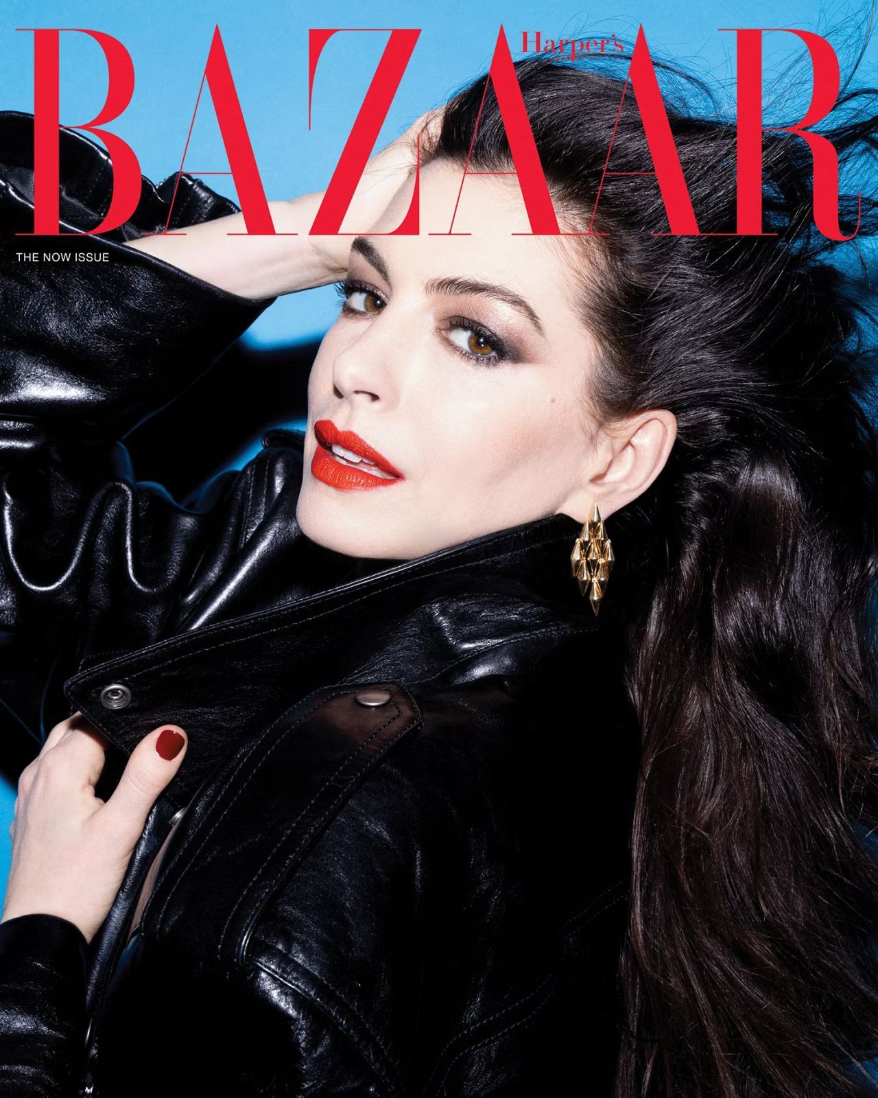 安妮·海瑟薇给《时尚芭莎》美版2026年4月刊拍摄的写真照组图摄影师：Inez 