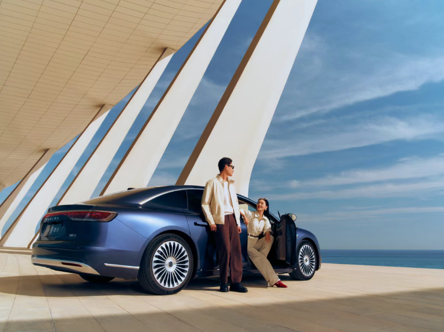 金牌销售换赛道卖国产豪华车从传统豪华品牌到享界，销售们的职业轨迹背后，是一场静默