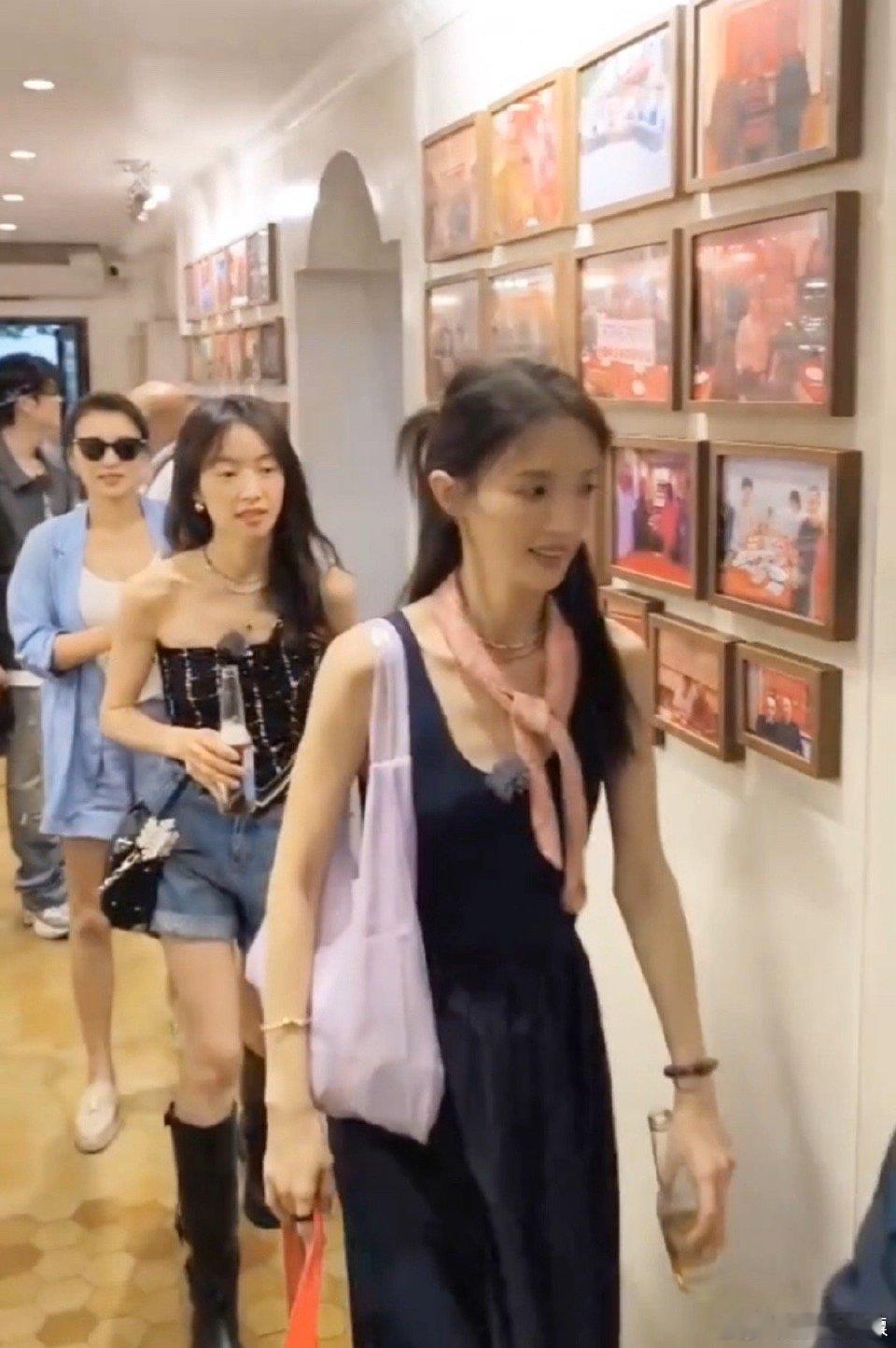 金晨这么瘦是准备学zls掩盖整容🍉吗 ​​​