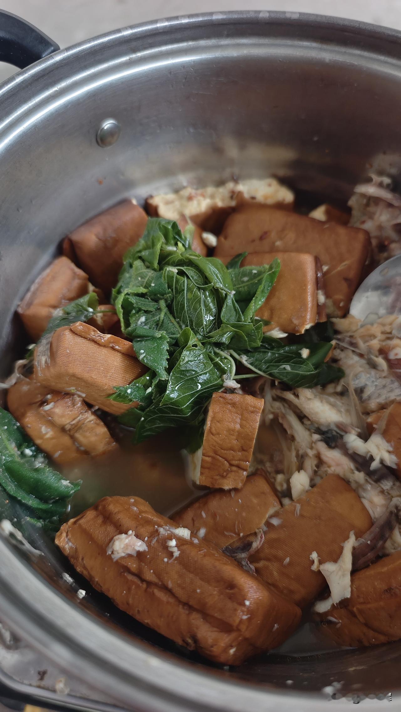 最近湿热有点严重，出来骑几天车袪一下湿热，尽管每顿只吃半碗还是袪不了。只好多点运