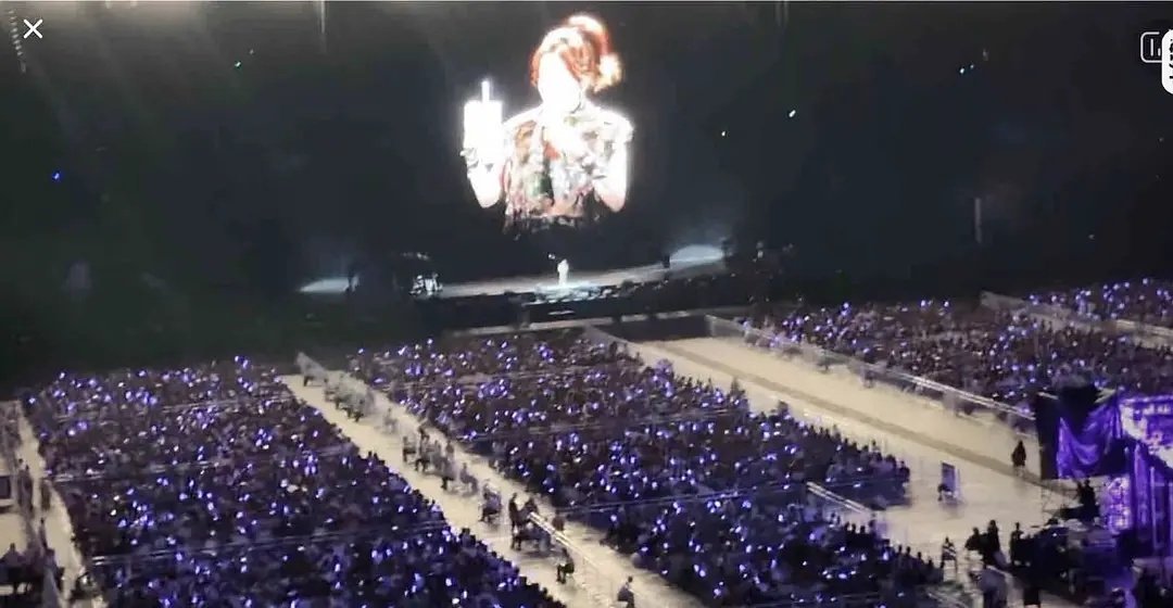 邓紫棋演唱会上座率这么低吗？居然有这么多空位置 ​​​