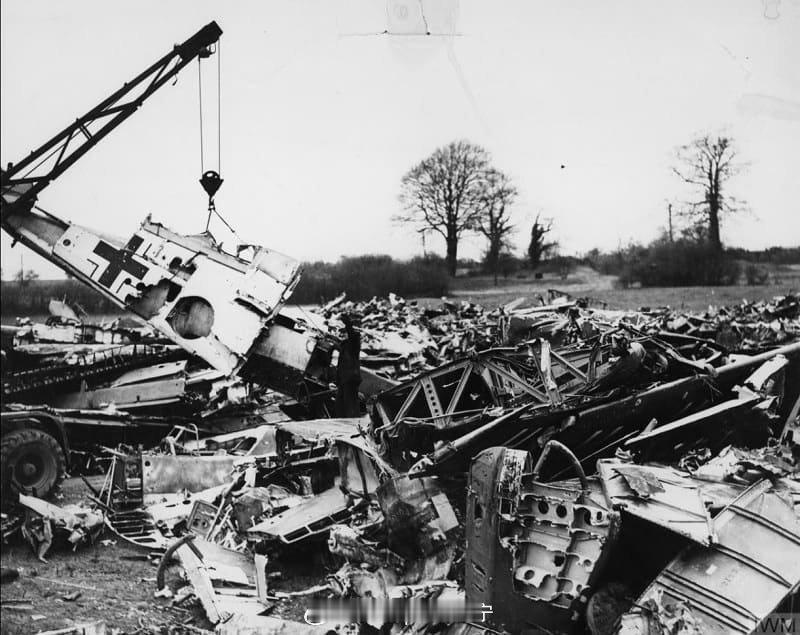 回收贵重有色金属——英国政府将击落的德国飞机残骸（轰炸机He-111、Ju-88