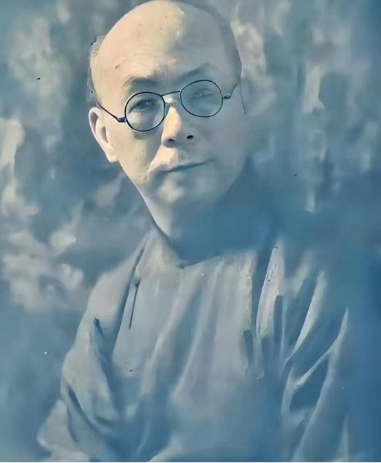 中国最大的汉奸是谁？他远比汪精卫更加可恨。要是没有他，日本连中国大门都进不了。在