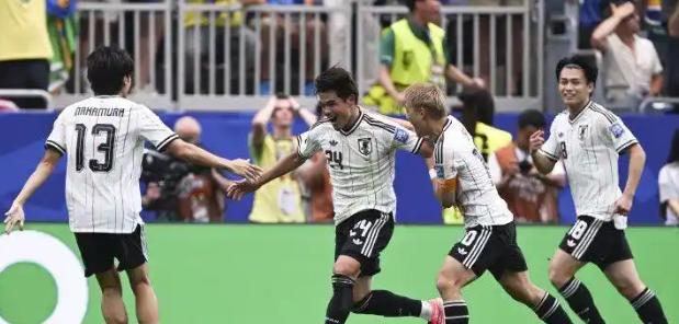 不出意外！随着巴西2-1日本，2026世界杯冠军或将在以下6队产生！
 
202