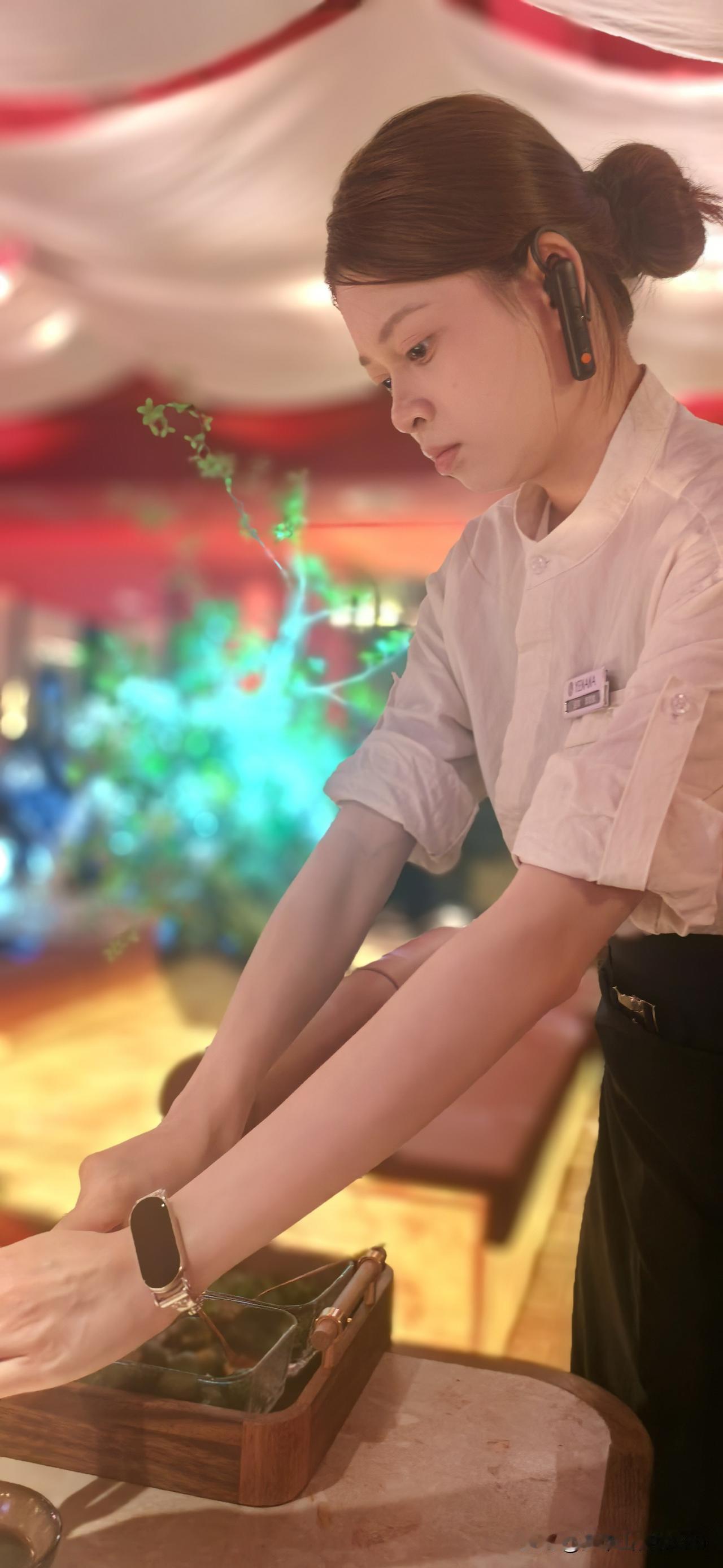 情绪美学拆解心灵的密码，爱与陪伴织就疗愈的网。
在自然场域卸去伪装，以发声击碎情