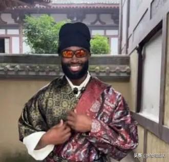 布朗争夺战开始了！据美记Marc报道，多支球队对杰伦-布朗有浓厚兴趣。其写道：“