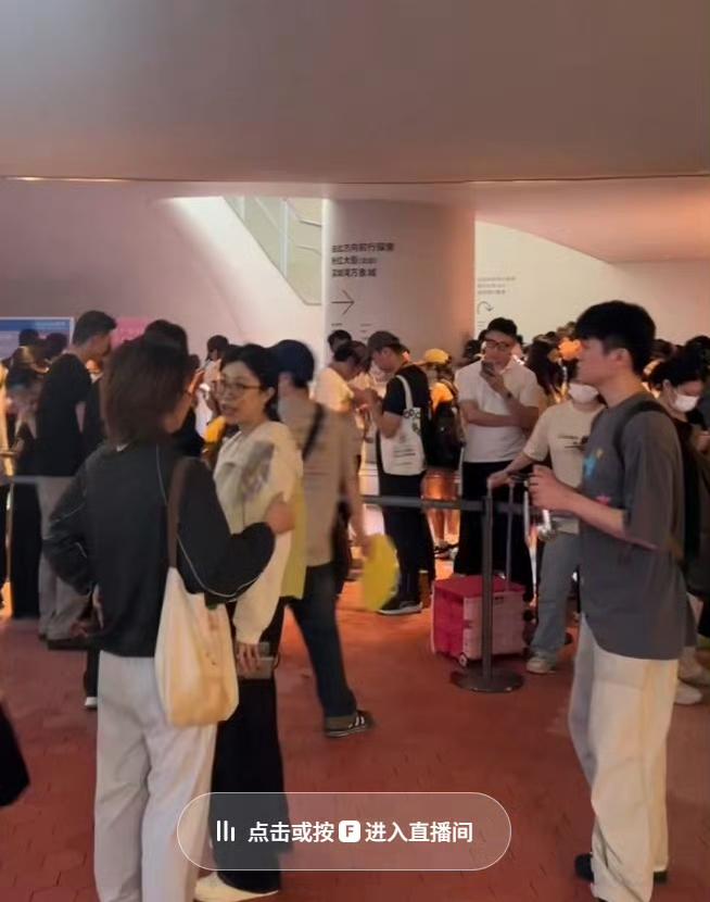 茶颜某色深圳2店开业，一杯不到 20 块的茶，竟然被黄牛炒到 140 块一杯，却