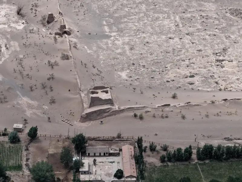 甘肃永靖突发特大山体滑坡！45户房屋被埋，零伤亡奇迹背后是生死时速
 
    