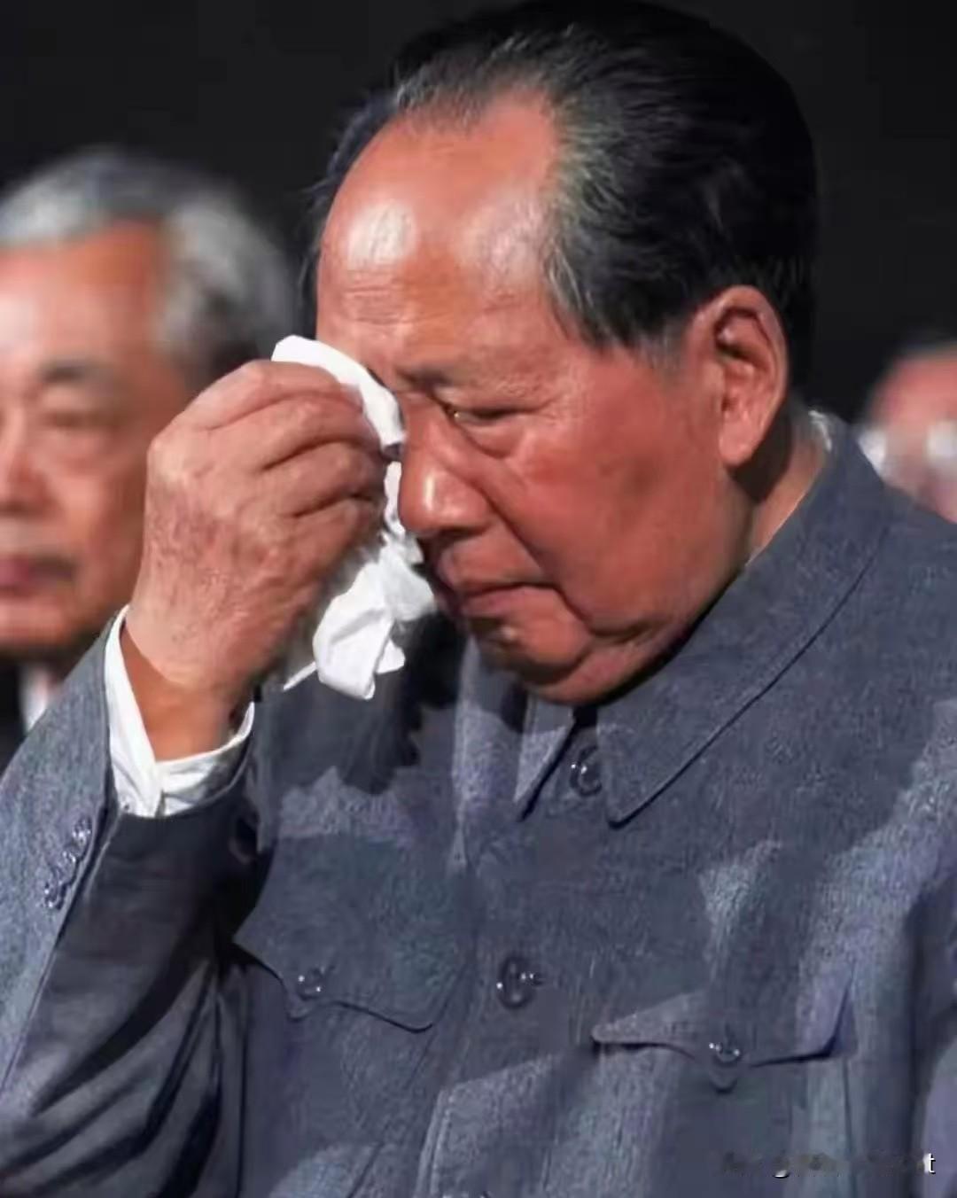 铁骨亦有柔情，伟人落泪，皆为苍生
世人记住的，永远是伟人钢铁般的意志，运筹帷幄，