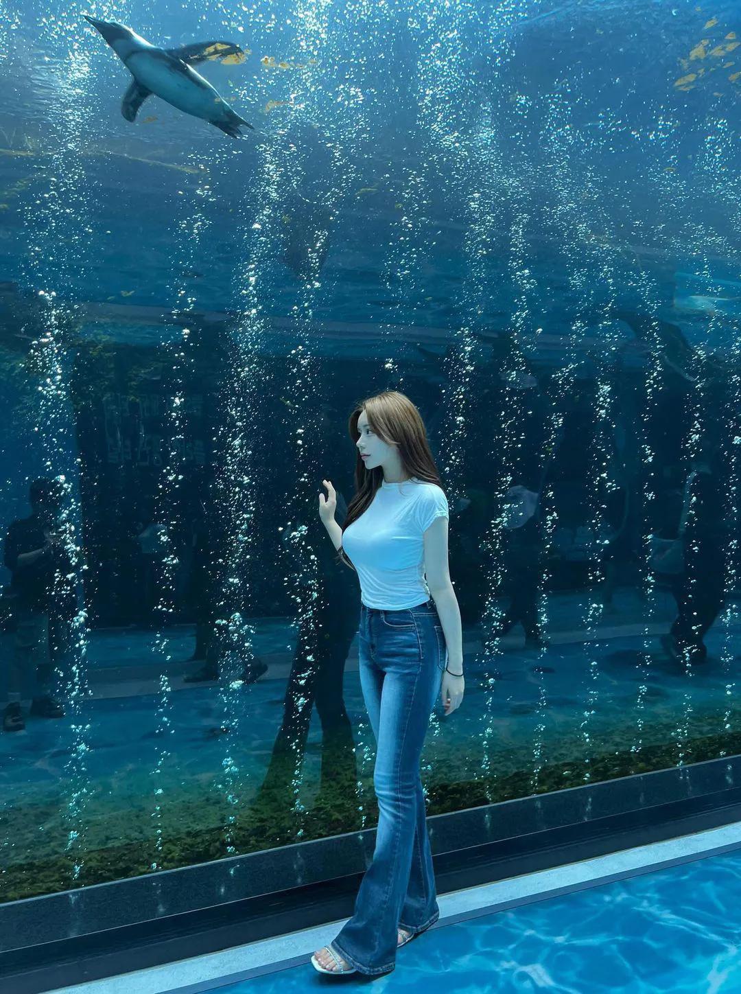 罗带双垂画不成
#翠袖轻笼红袂短# #衰思此后更萦怀# #千古知音化倦属# #功