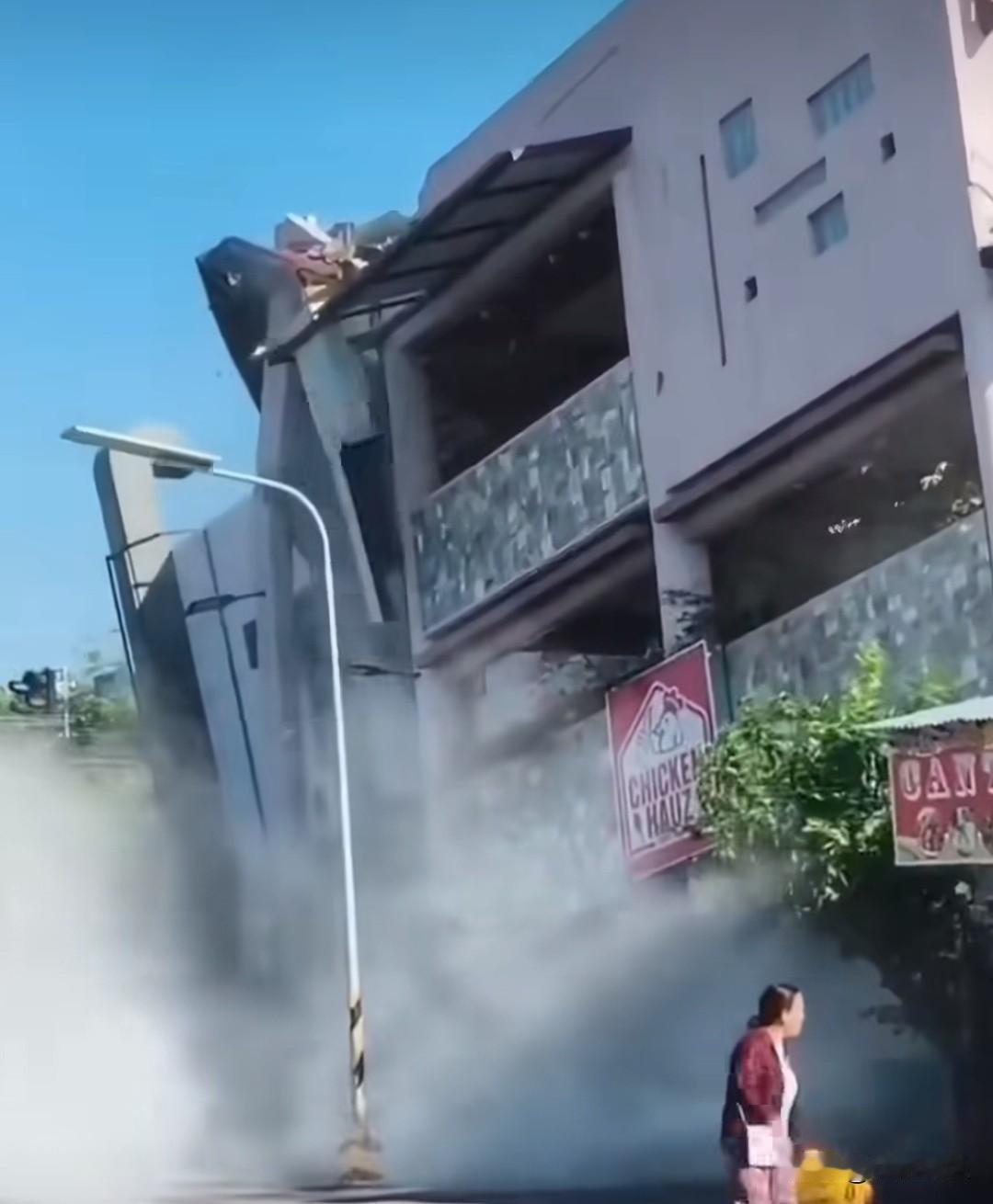 据菲律宾民防部门消息，菲律宾南部地震已造成35人死亡、144人受伤。