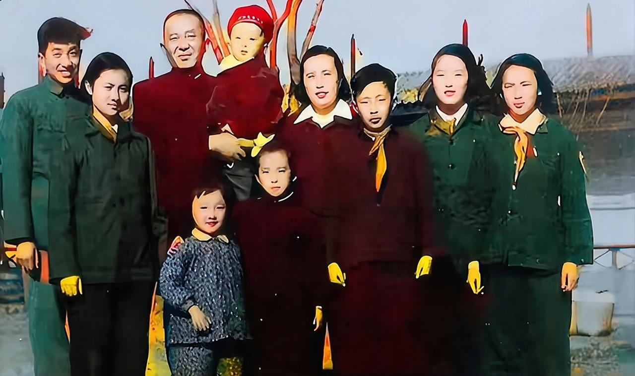 开国大将罗瑞卿子女今何在？

1、长子罗箭，1938年出生，长大后考入中国科技大
