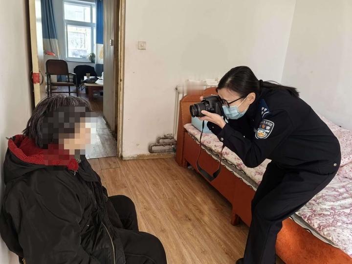 打通便民服务“最后一公里”，济南民警上门为行动不便市民办理身份证！“急群众之所急