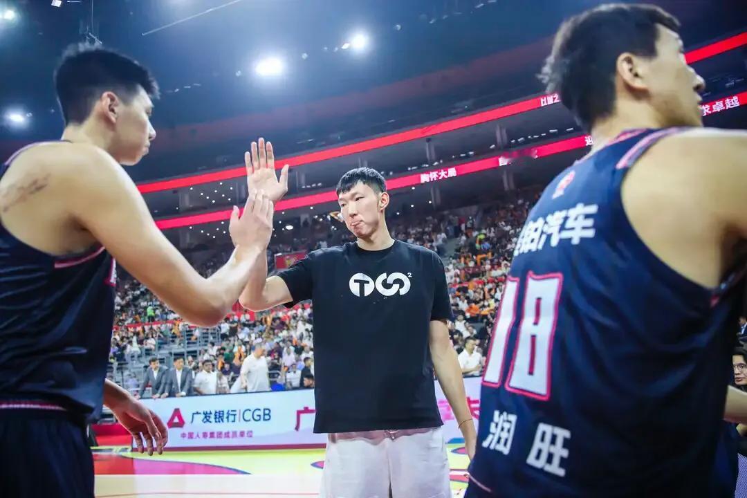 广东男篮表现越来越好，这两点提升让球队在季后赛很有竞争力

1、内线阵容很有厚度
