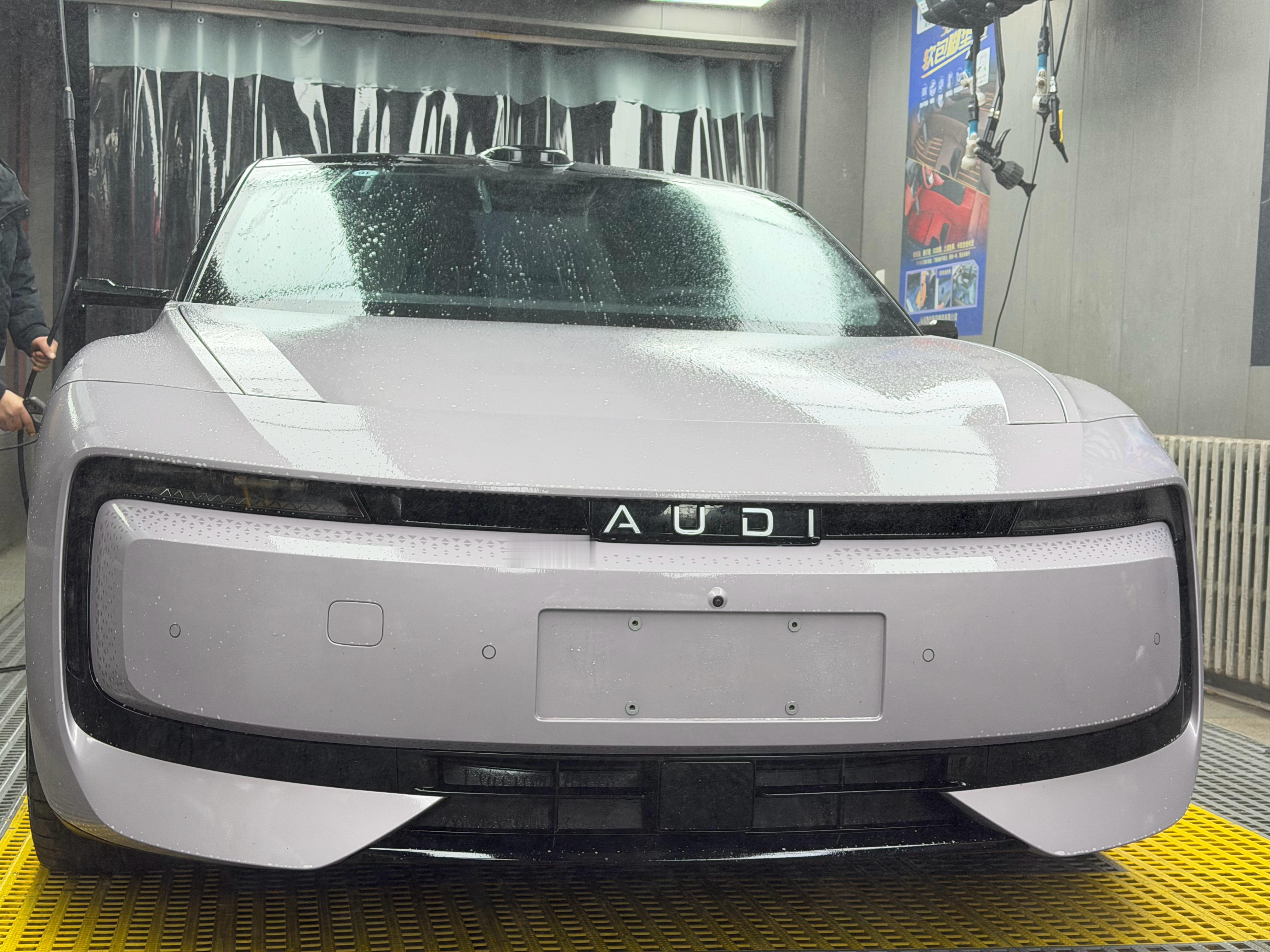 赶在洗车店下班前，洗上了奥迪E5 北京