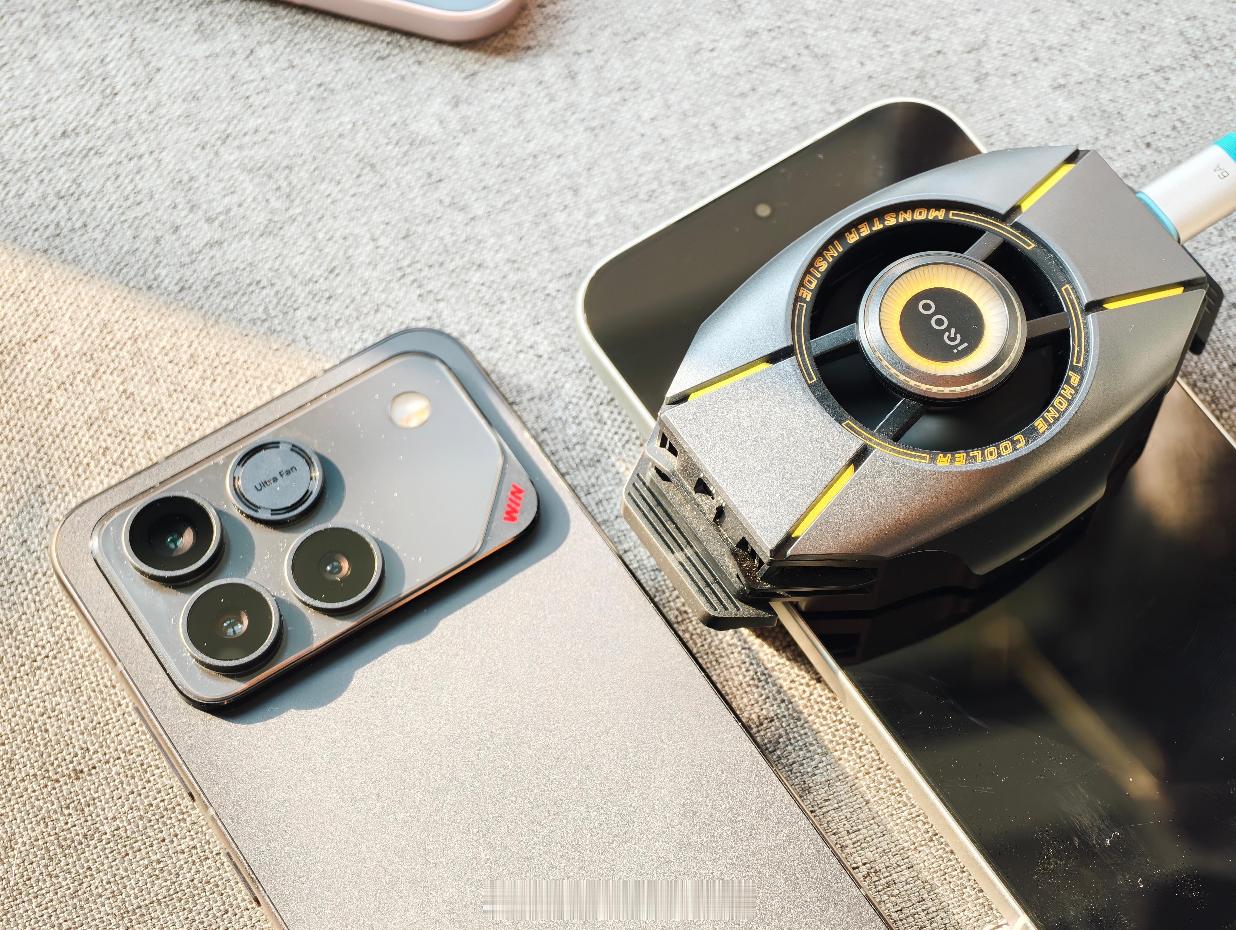 目前用下来手机内置风扇能带走的热量还是有限，SOC的热量依然会传递到边框上，玩久