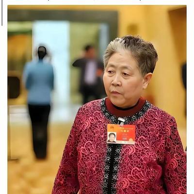 [太阳]1996年，老干妈创始人陶华碧，四处求人提供玻璃瓶，可因为规模小被所有人