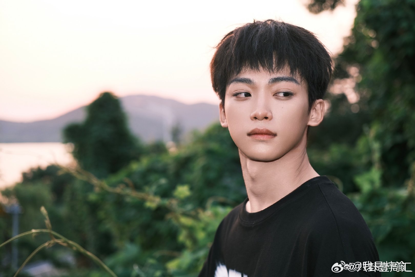 梓渝高票获得暑期最热男性角色网友们太有眼光了！梓渝这角色演得太戳心了，不火没天理