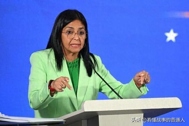 美国把马杜罗抓走，委内瑞拉换了代总统，华盛顿取消制裁豁免、逼雪佛龙撤出、掐石油产