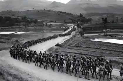 1943年，中国远征军跨国作战，将士们远赴异国、翻山越岭、浴血杀敌，这是中国军队