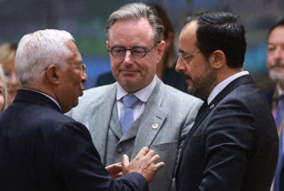 欧盟这次是真被逼到墙角了，本来想拿冻结的俄资产帮乌方救急，结果钱没动成自己人先吵