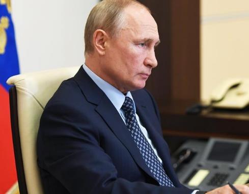 美国大军压境却迟迟隐而不发，不是特朗普不敢打，而是看不清委内瑞拉背后究竟还隐藏着