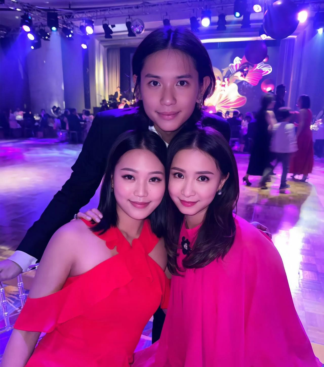 霍咏盈和婆婆吴婉芳同框竟然难辨婆媳？

霍英东二房三子霍文逊的小女儿霍咏盈晒出了