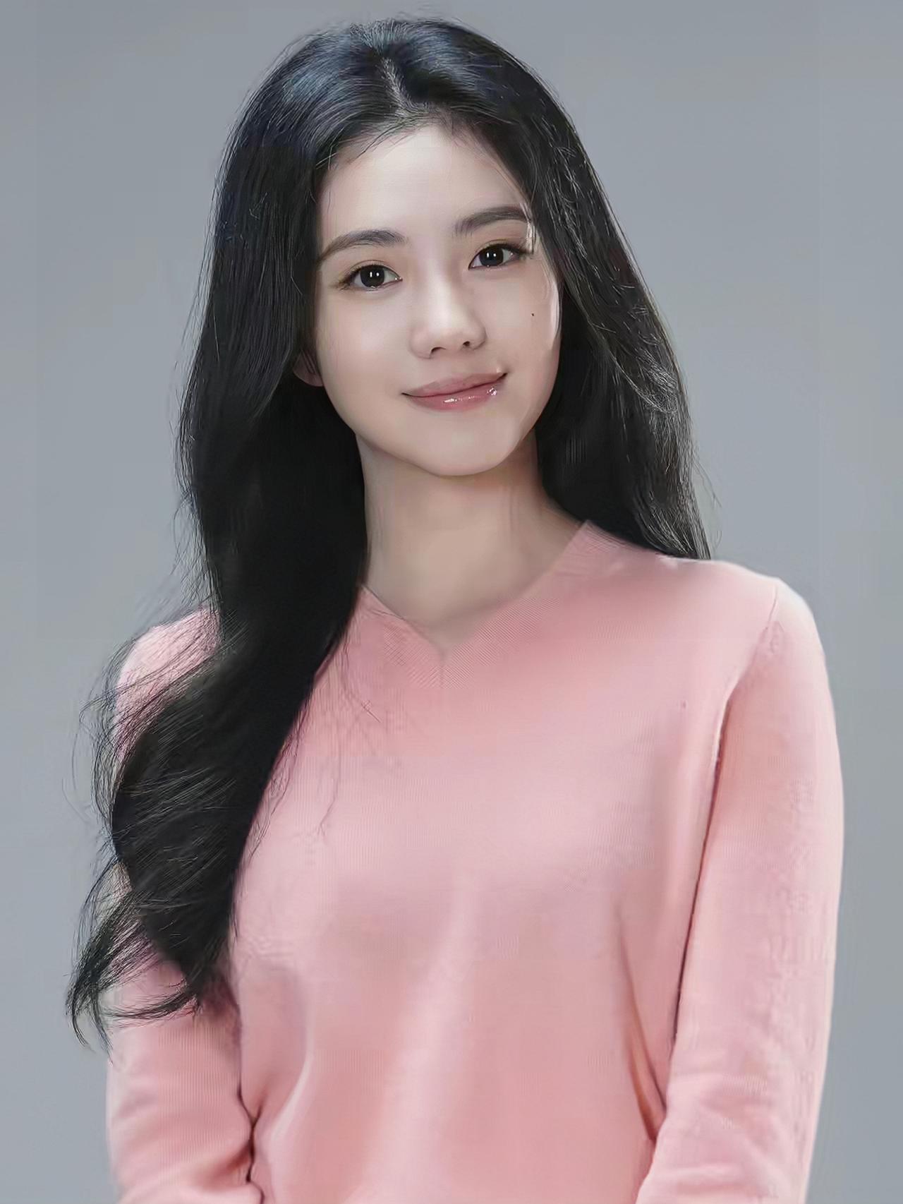 刘浩存美了美了！[比心][比心][比心]
刘浩存气质美女！[赞][赞][赞]
刘