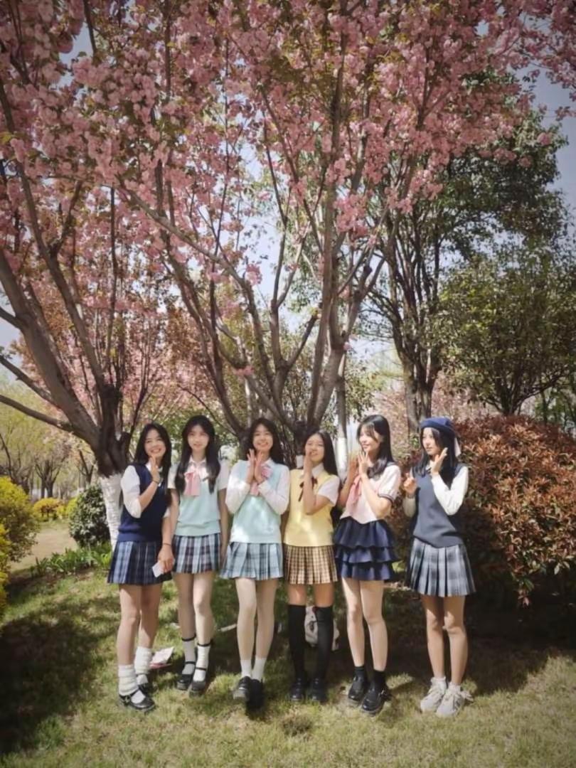 哪个是你们女朋友。少女友谊 毕业季回忆