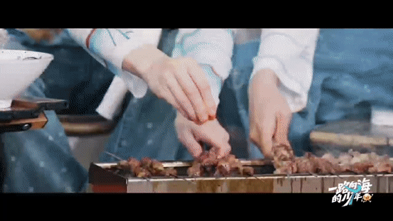 一路向海的少年首支预告一路向海的少年预告 预告里的旷野与烟花太治愈了！少年们肆意
